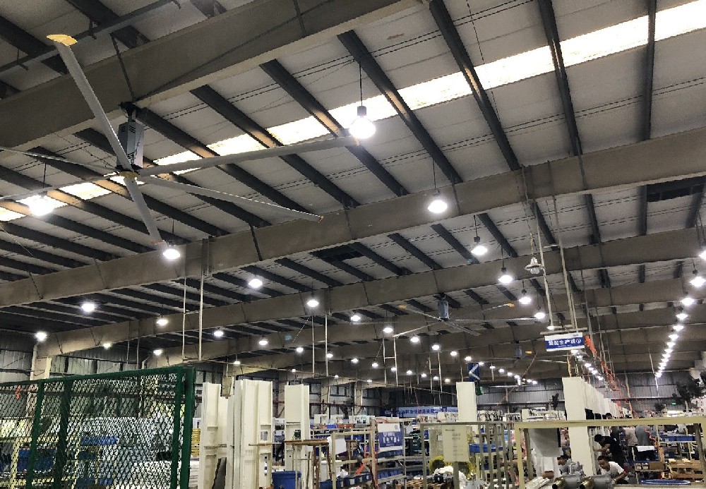 东莞某工厂装配生产线安装工业吊扇